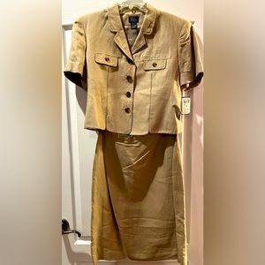 M.T. Morgan Taylor Studio Petite Women’s Tan 2 Piece Outfit/Suit Size 14 P